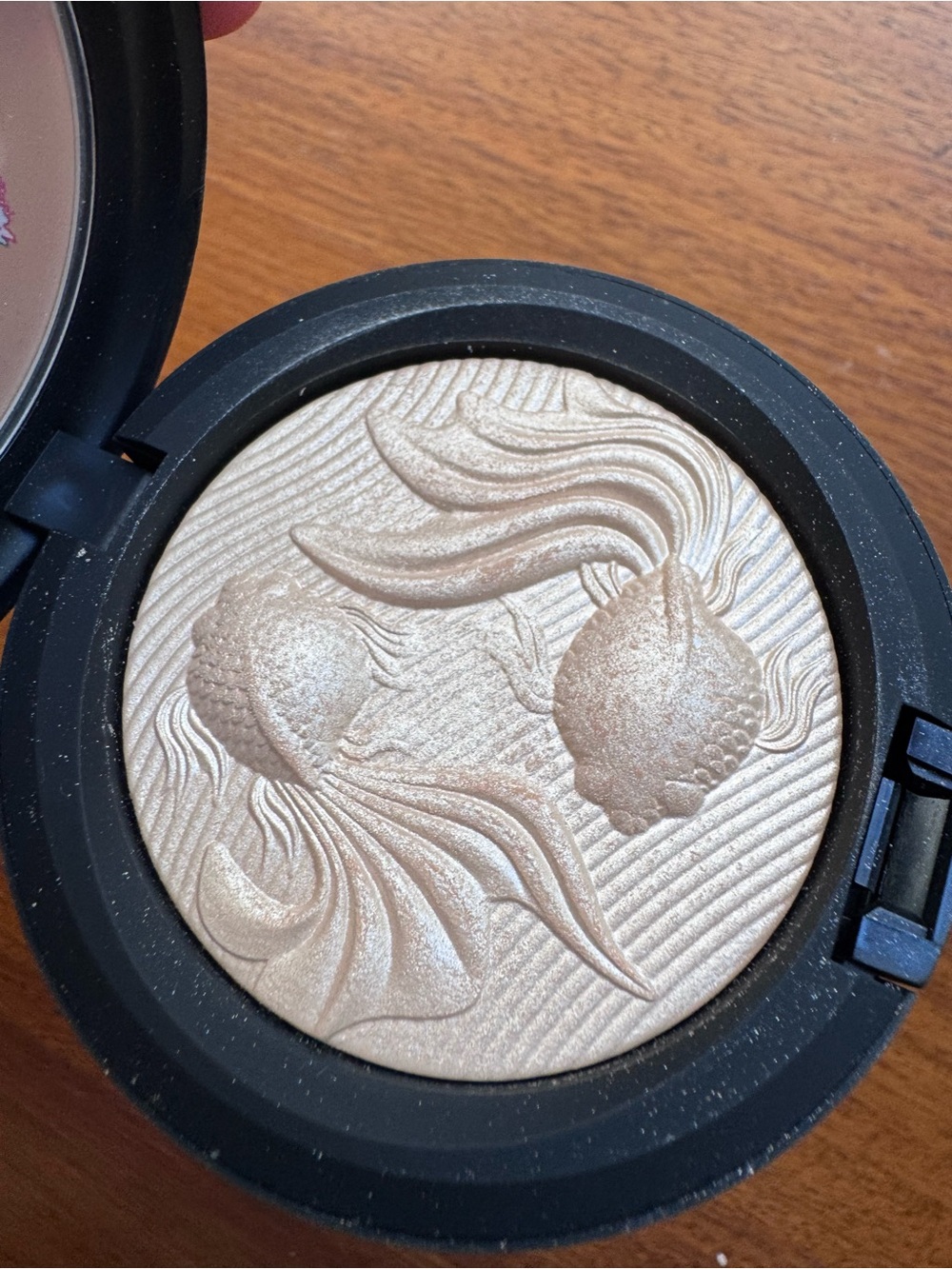 MAC Cosmetics in double gleam highlighter